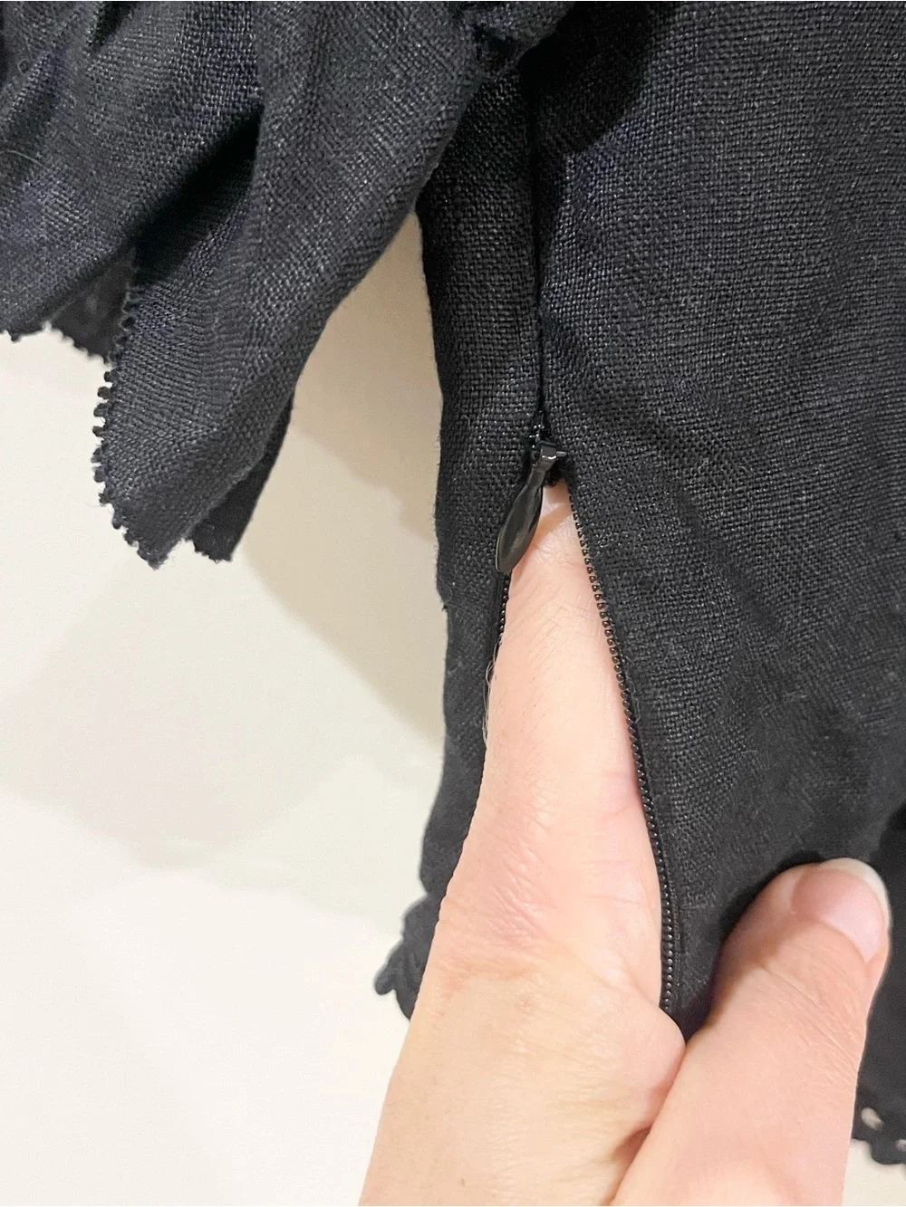 Reformation Simmie Linen Black Puff Sleeve Crop Top with Scalloped Trim size 8